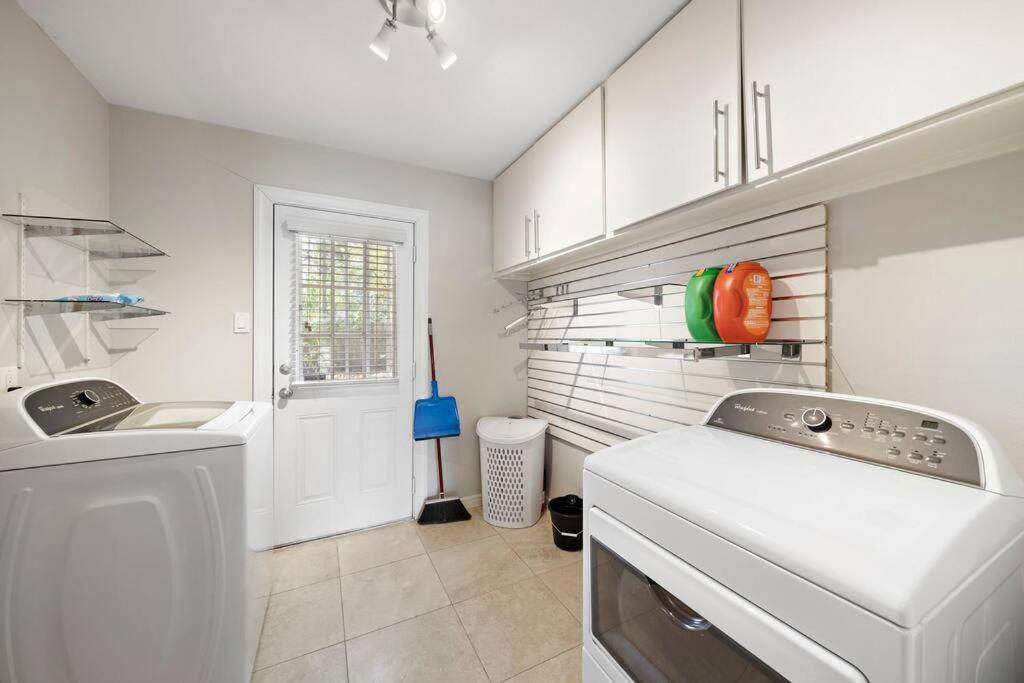 Holiday home Cozy 4br Haven With Ping Pong Table! *