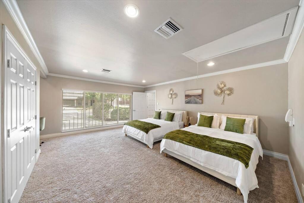 Cozy 4br Haven With Ping Pong Table! Holiday home Houston