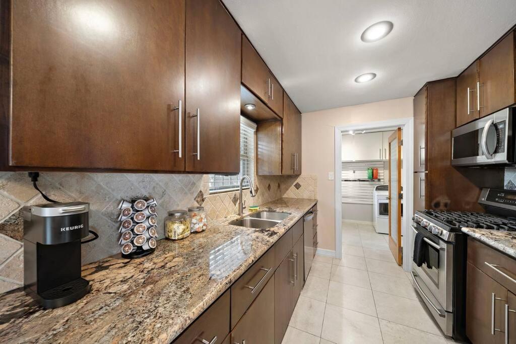 Holiday home Cozy 4br Haven With Ping Pong Table!